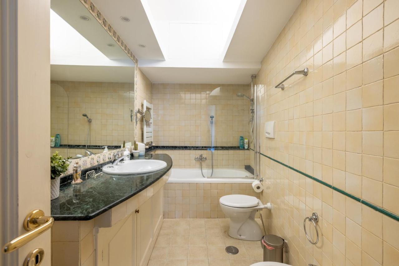 Charming Apartment With Patio A Few Steps From Colosseum Buitenkant foto