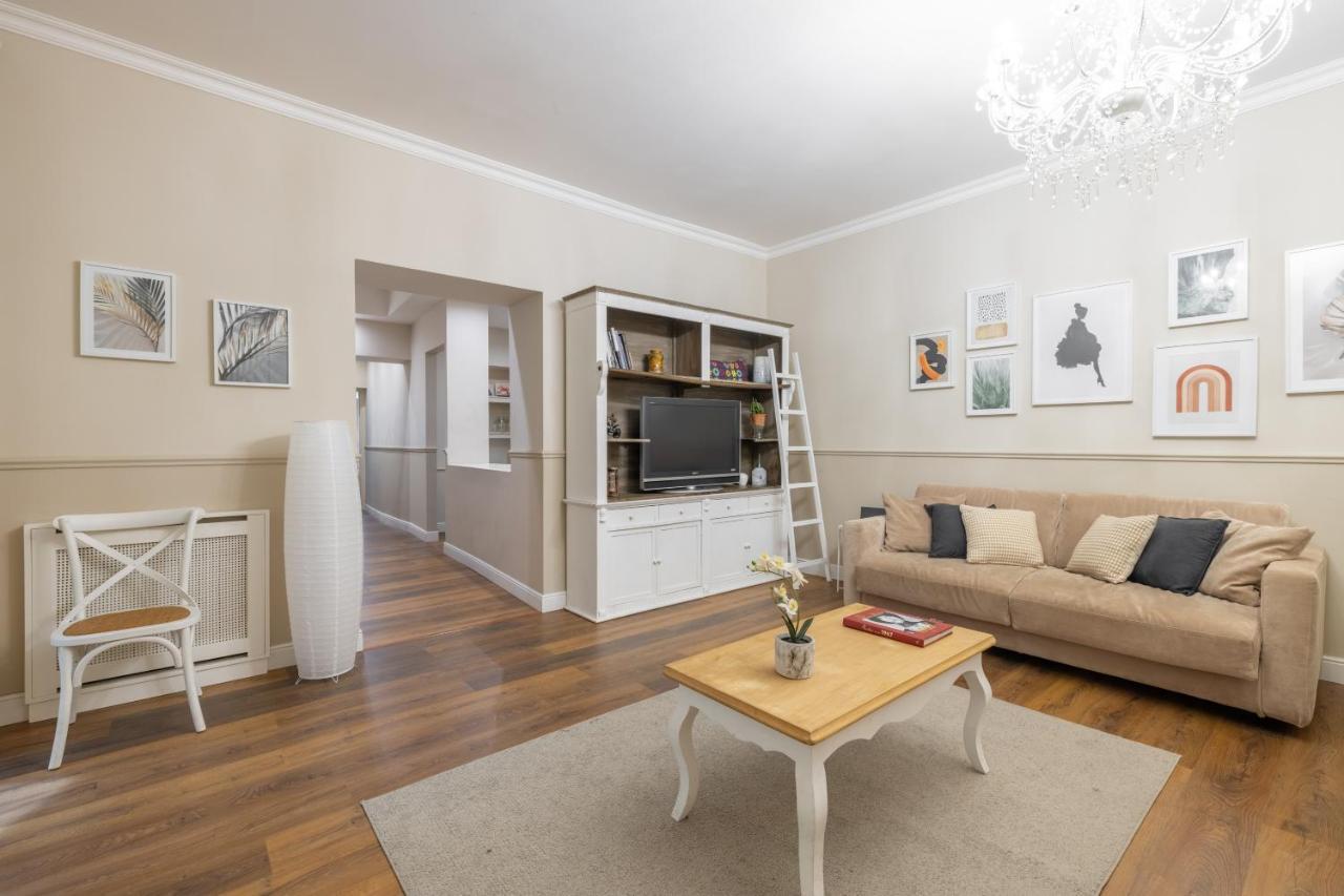 Charming Apartment With Patio A Few Steps From Colosseum Buitenkant foto