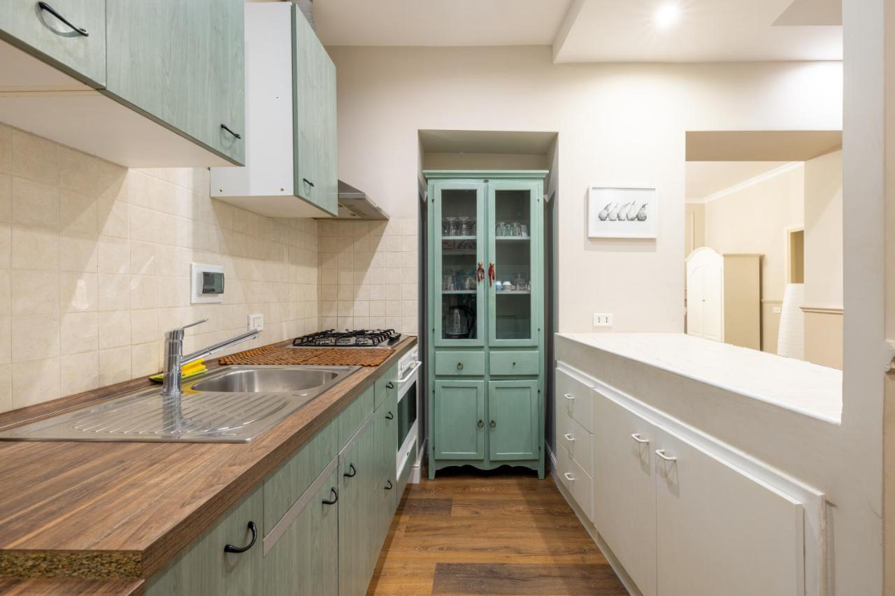 Charming Apartment With Patio A Few Steps From Colosseum Buitenkant foto